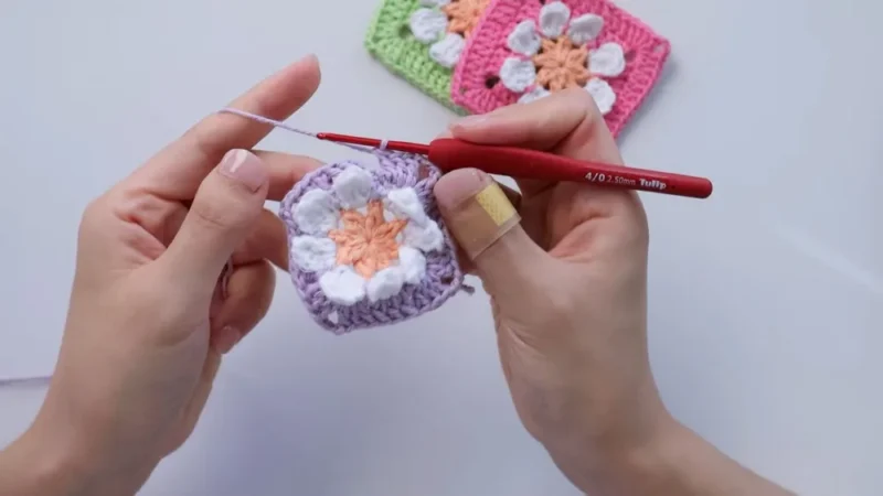 3D Daisy Flower Granny Square Crochet Pattern for Beginners — photo 2