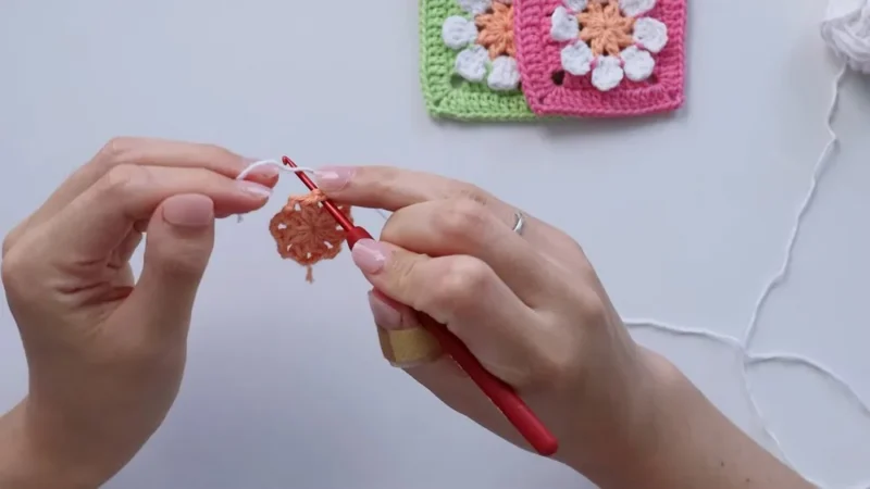 3D Daisy Flower Granny Square Crochet Pattern for Beginners — photo 4