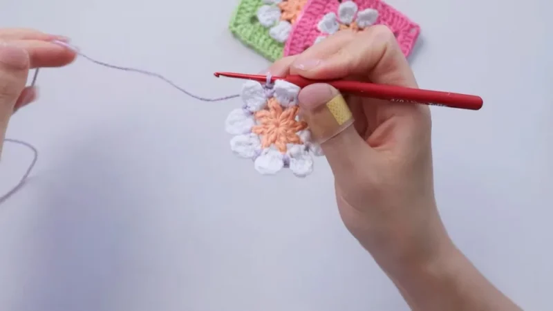 3D Daisy Flower Granny Square Crochet Pattern for Beginners — photo 5