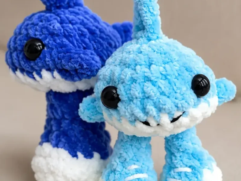 Little amigurumi shark keychain crochet pattern