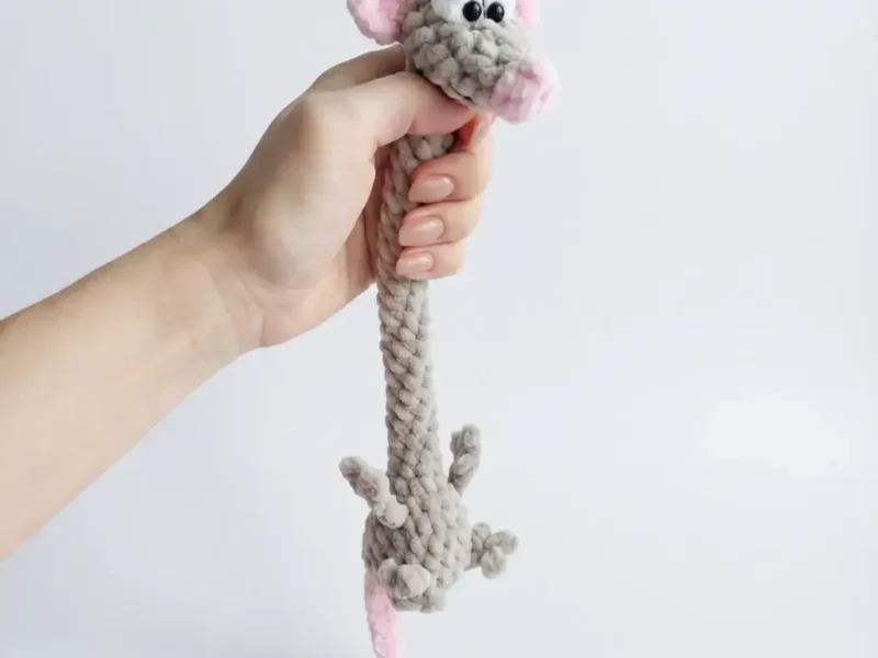 Baby rat amigurumi pattern with a bendable long neck