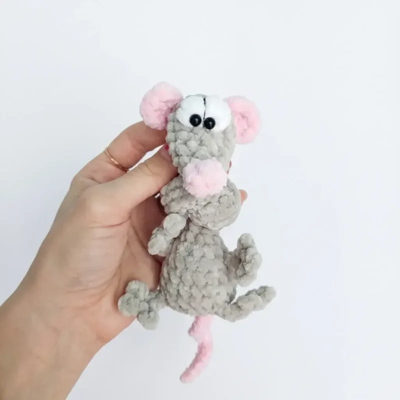 Baby rat amigurumi pattern with a bendable long neck — photo 2