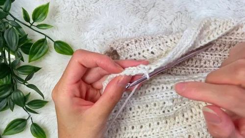 Cozy Long Sleeve Crochet Off Shoulder Sweater Pattern — photo 3