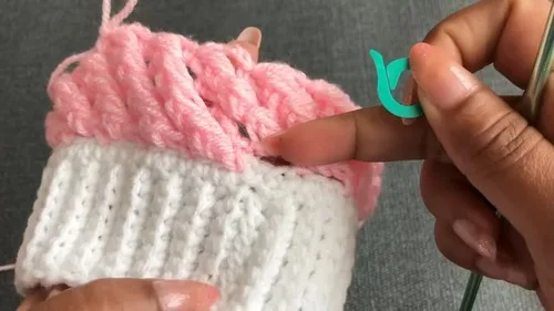 Crochet baby hat with ribbon band and pom-pom — photo 4
