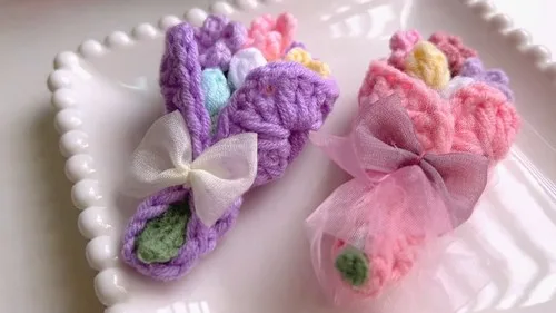 Small crochet flower bouquet with granny square base