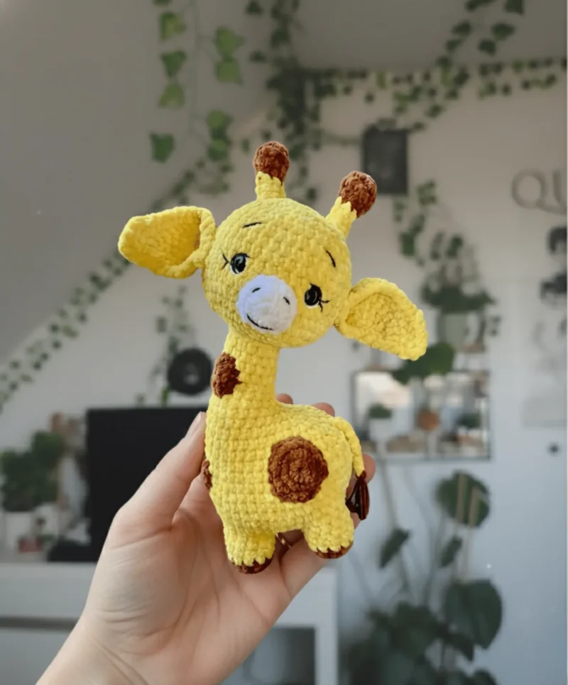 A gentle giraffe to crochet over a few quiet evenings — photo 3