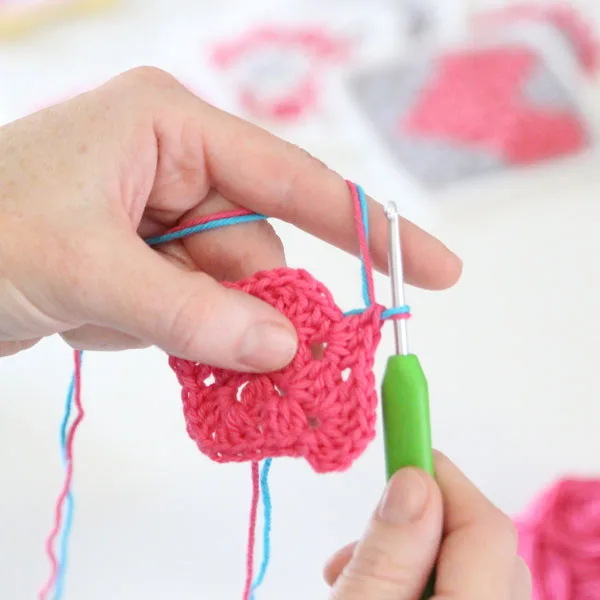 Crochet Granny Heart Square Pattern - Two-Color Tutorial — photo 5