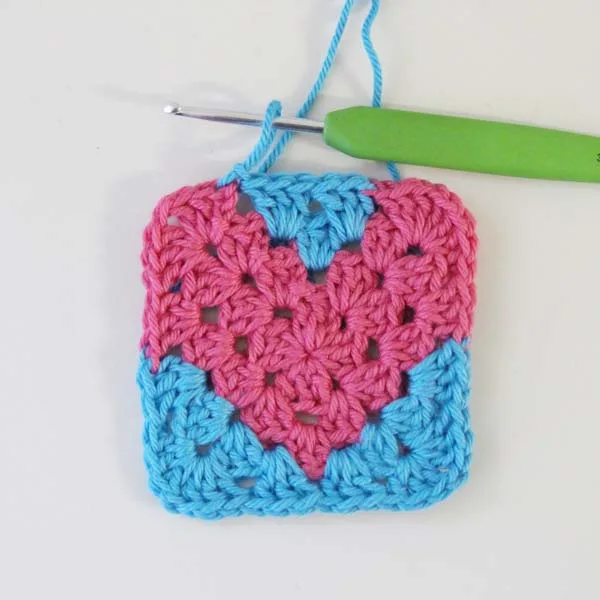 Crochet Granny Heart Square Pattern - Two-Color Tutorial