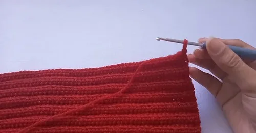 Crochet Heart Sweater Pattern: Cozy Statement Piece — photo 2