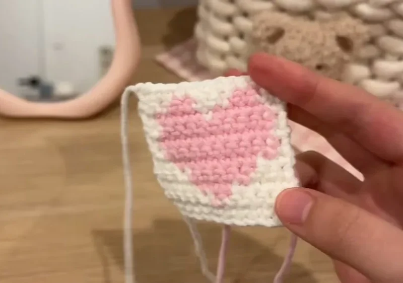 Crochet pixel heart square for beginners