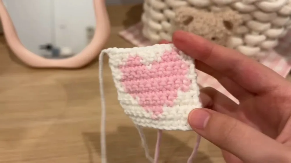 Crochet pixel heart square for beginners