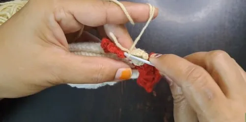 Adorable Crochet Rooster Keychain Pattern (Gift-Worthy!) — photo 4