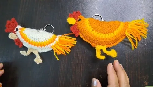 Adorable Crochet Rooster Keychain Pattern (Gift-Worthy!)