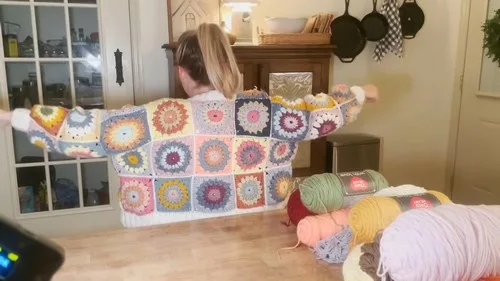 Colorful granny square sweater crochet pattern — photo 5
