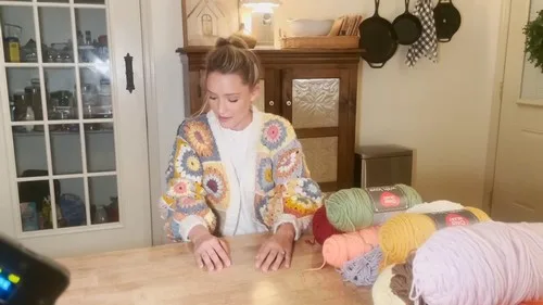 Colorful granny square sweater crochet pattern — photo 2