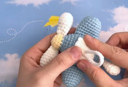 Little crochet airplane amigurumi with wings and propellers — photo 2