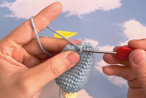 Little crochet airplane amigurumi with wings and propellers — photo 4