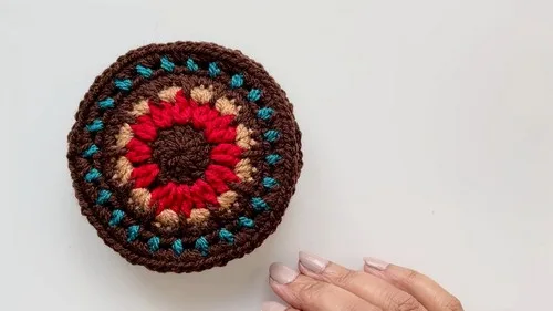 Mandala coaster crochet pattern for a calm evening — photo 2