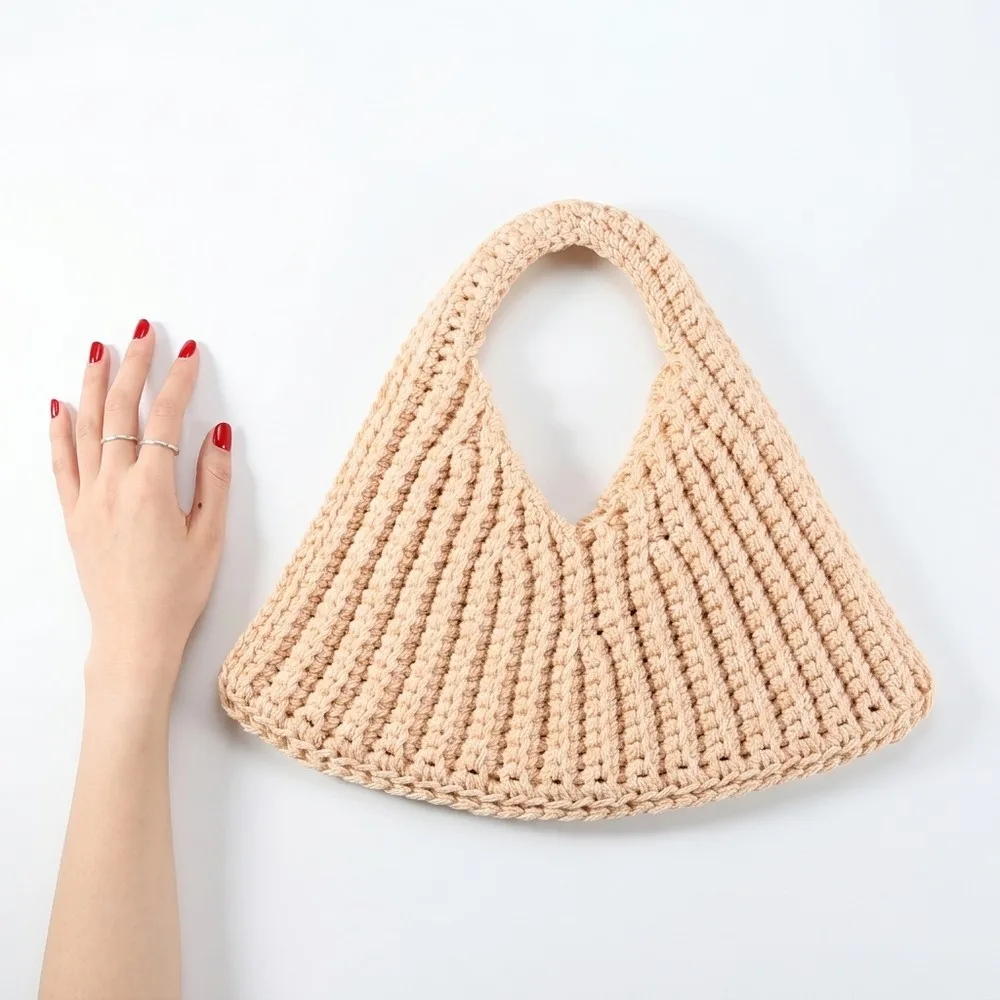 Pleated tote bag crochet pattern with backstitch shaping