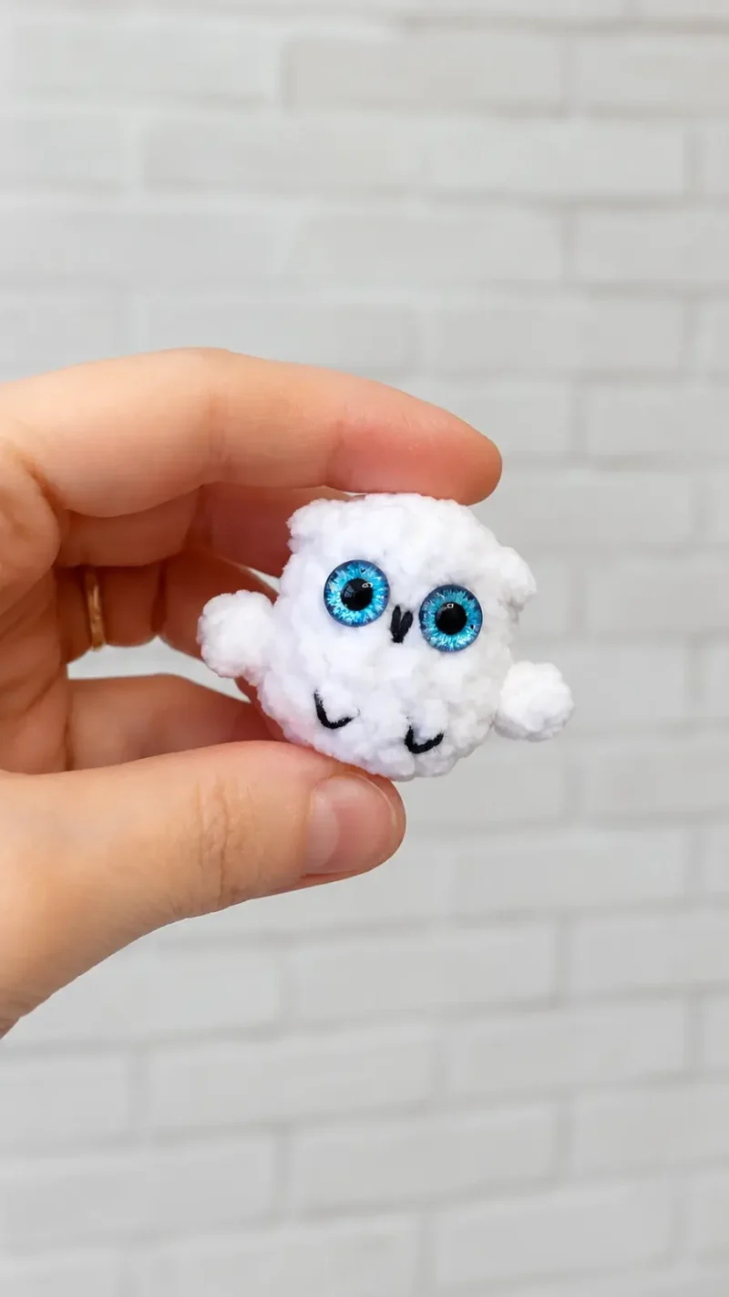 Small owl plush crochet pattern with tufted ears — photo 2