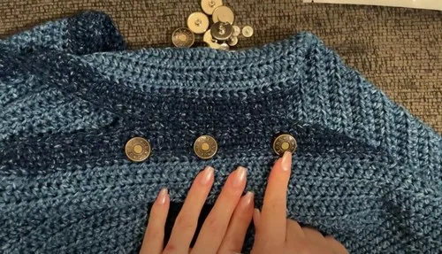 Two-Tone Denim Poncho Pattern For Cool Weather — photo 3