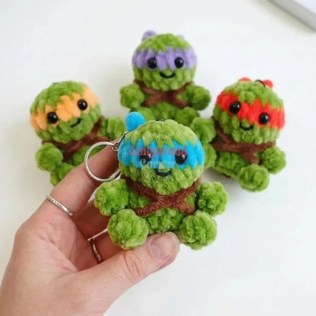 Little green turtle amigurumi crochet pattern