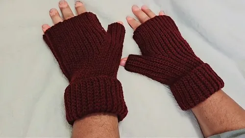 Men's slip stitch gloves with a simple thumb hole