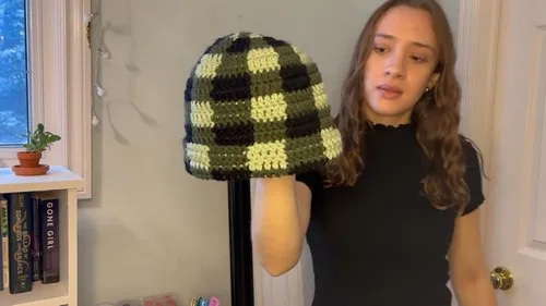 A plaid beanie pattern for quiet winter evenings