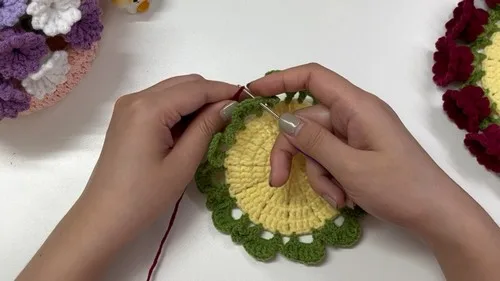 A small crochet flower coaster for a quiet evening — photo 2