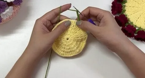 A small crochet flower coaster for a quiet evening — photo 3
